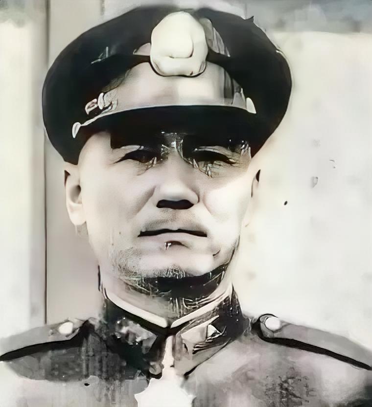1949年12月，国军军长鲁崇义劝说参谋长何沧浪起义，然而何沧浪却涨红了脸，梗着