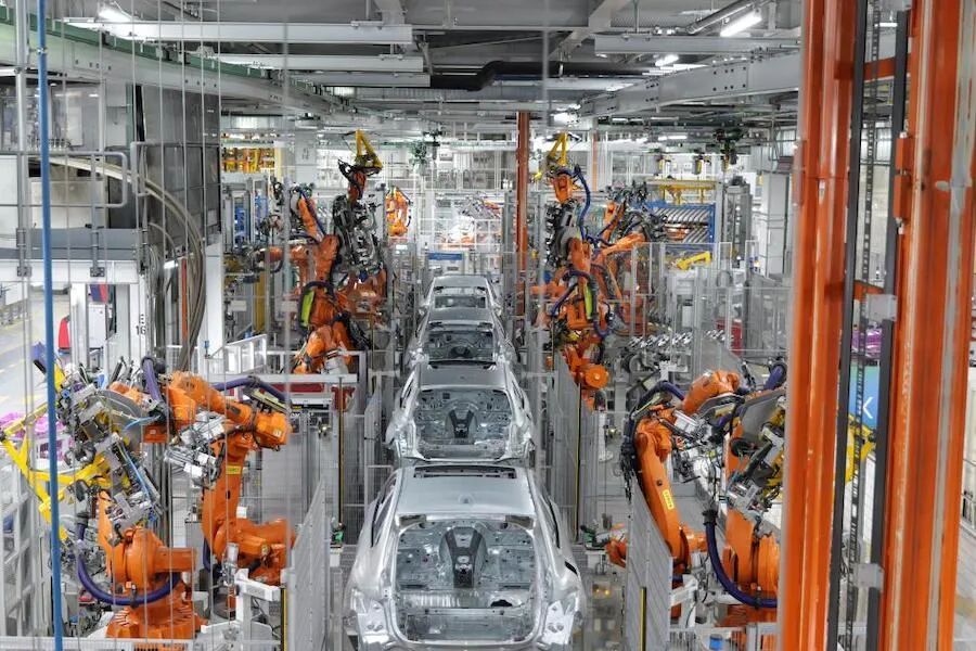 美国关税与芯片危机加剧压力: 德国汽车业再度悲观