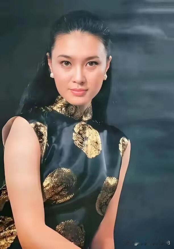 方舒和朱琳是八九十年代的顶级美女，方舒是颜值高，看着比朱琳漂亮，朱琳不是第一眼美