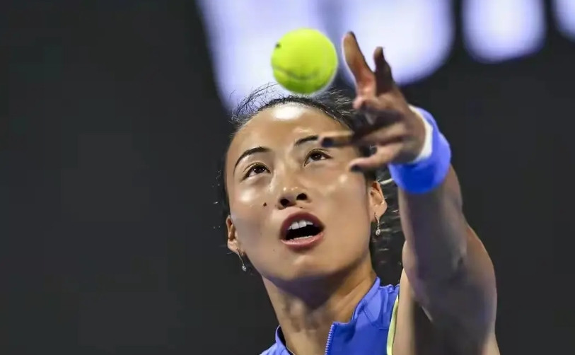 郑钦文还是”郑钦文”——“懒”！郑钦文新赛季在多哈1000赛复出，打了三场球，