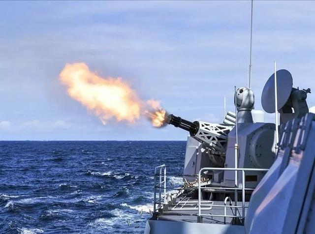 台海的“电磁国门”，今天正式落锁了！当央视公开055延安舰使用电子干扰导弹驱离外