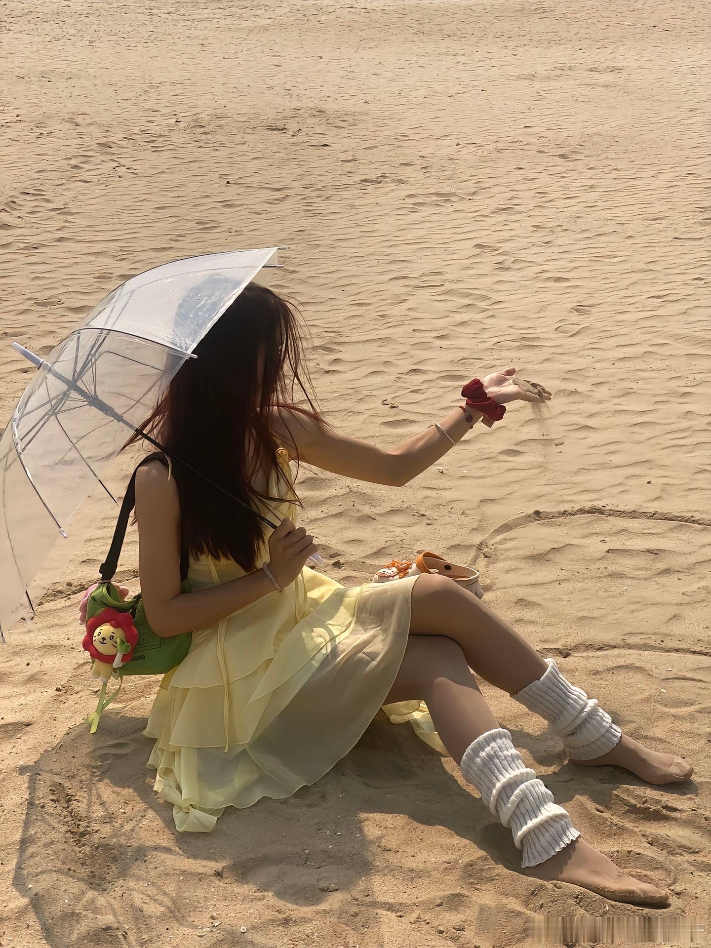 沙滩上的丝袜少女～​​​