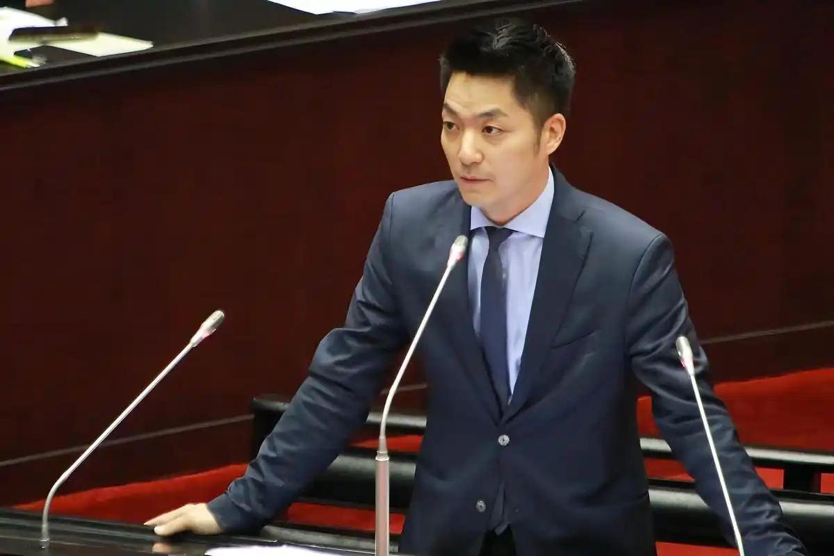 坚决不允许两蒋灵柩迁回大陆，蒋介石给我们中华民族伤害太大了！两蒋灵柩能否迁