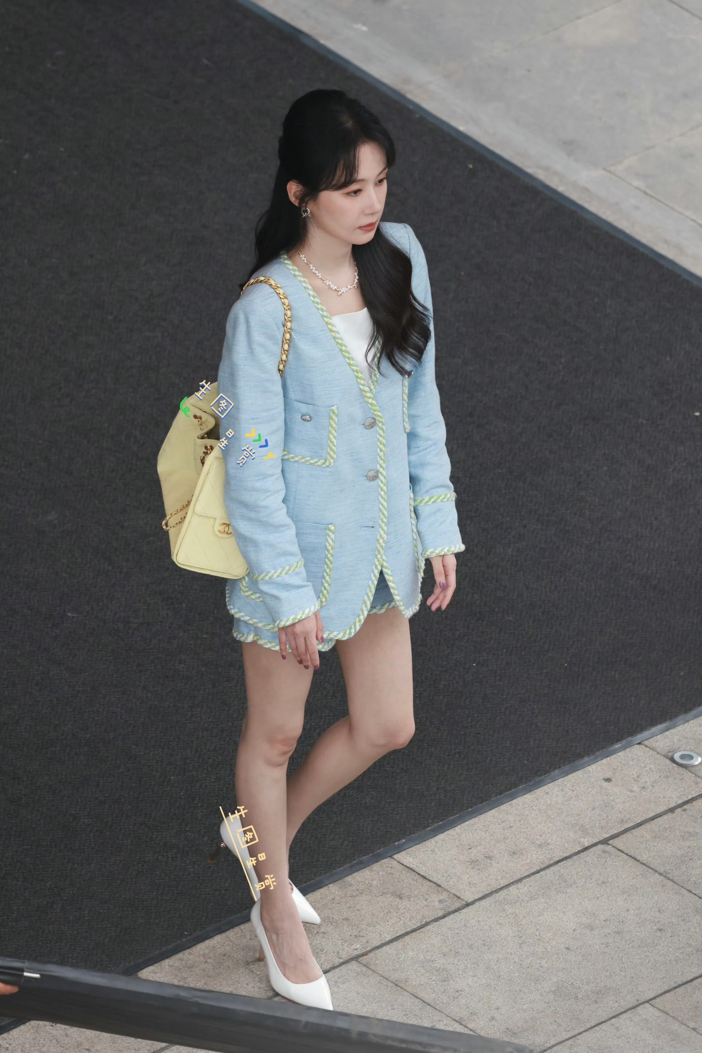郑合惠子🍀闪耀如她路透生图，腿长又直​​​
