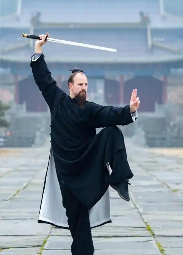 别吹大国自信了！武当山外籍学员4年暴增60倍，今年更是挤破头。网友还在吹