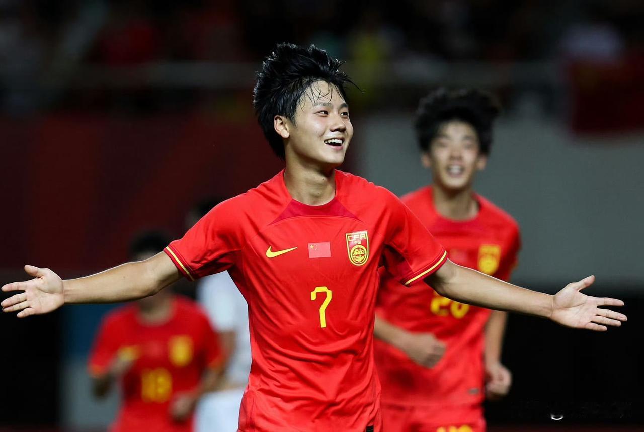 大连英博两大太子无法超越！这就是去年夏天为什么那么多大连球迷，笃定大连英博根本不