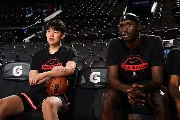 开拓者22分惊天逆转雷霆！里斯三分雨浇灭卫冕冠军，杨瀚森NBA之路再添变数