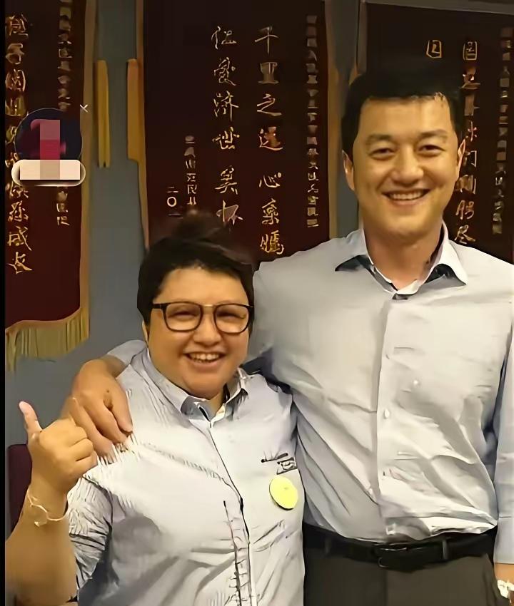 同样是热衷于做公益，李亚鹏可以与韩红相提并论吗？感觉还是韩红做得比较多一些，不管