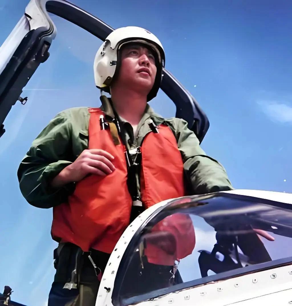 2001年南海空域，81192号战机再也没能返航，海空卫士王伟把生命留在了捍卫领