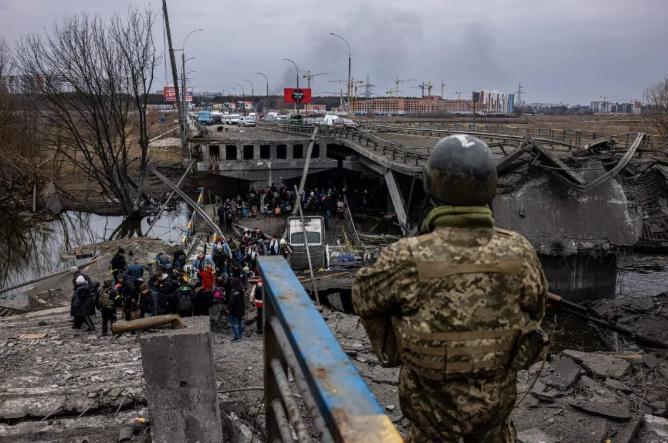 乌克兰在关键时刻，犯下了大错！乌军袭击了一辆，开往赫尔松的医疗车，这辆医疗车