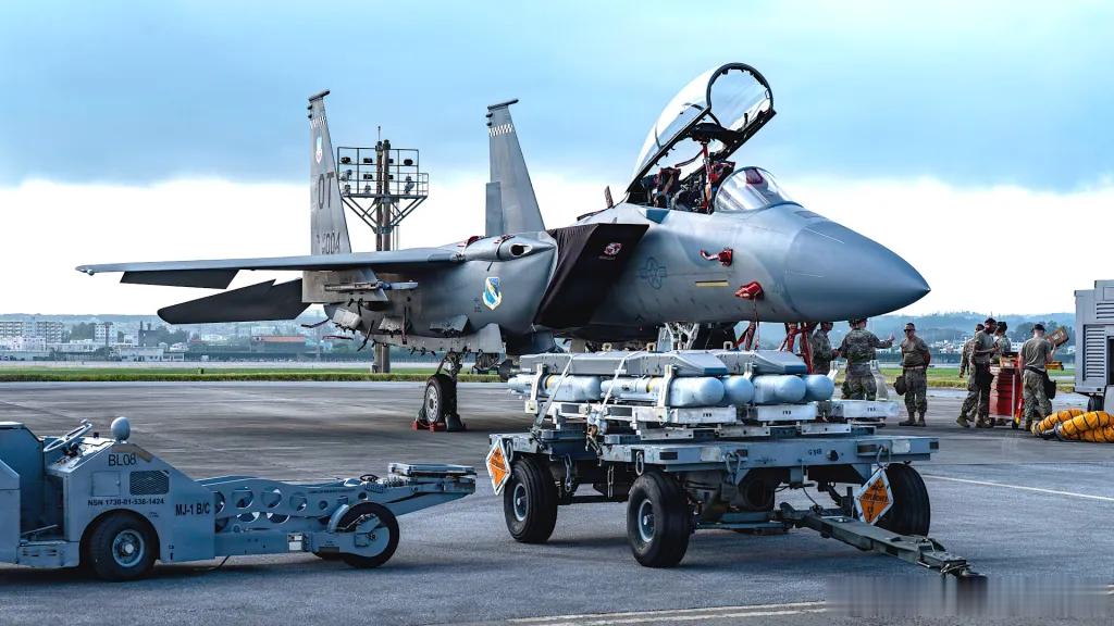 TWZ吹F-15EX：正在从“新一代F-15C”向“升级版F-15E”转变——美