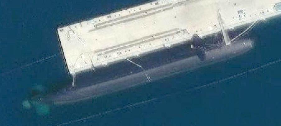 外网上中国大黑鱼的卫星图，猜测是“093B”，泵推很明显。