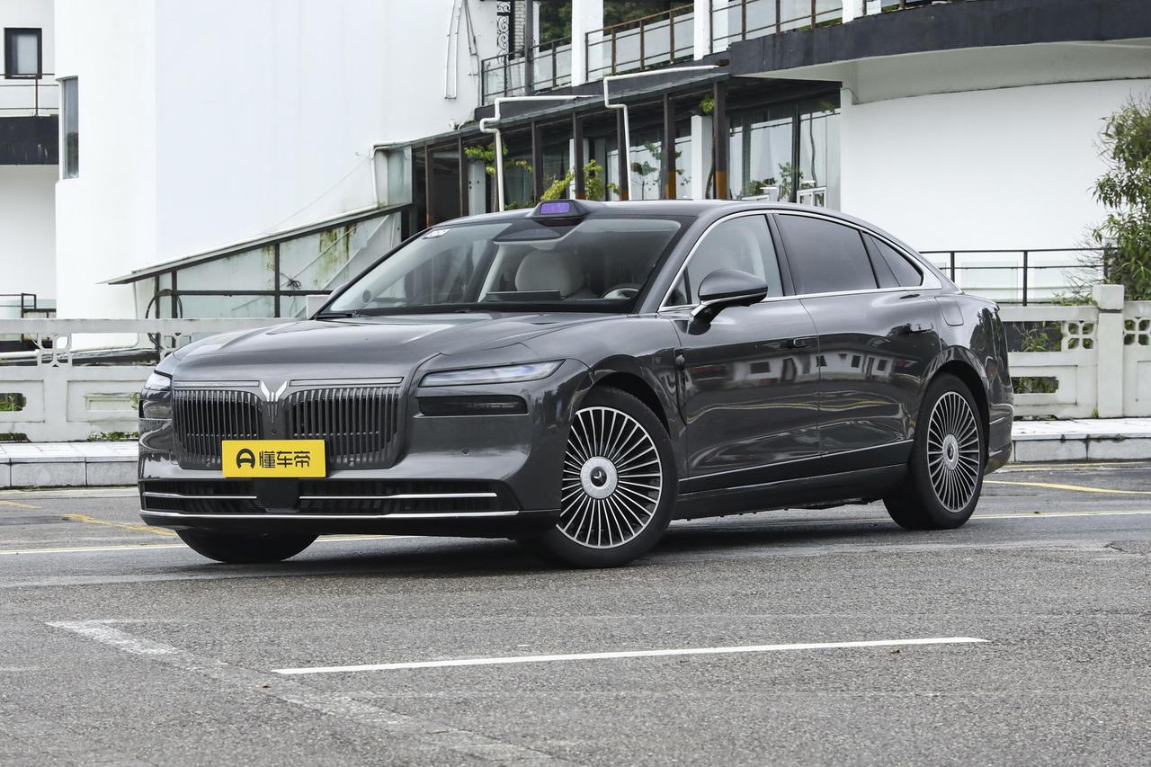 新追光L也不知道啥时候上市。现在泰山是确定18号在深圳上市，这下从亮相到静态到