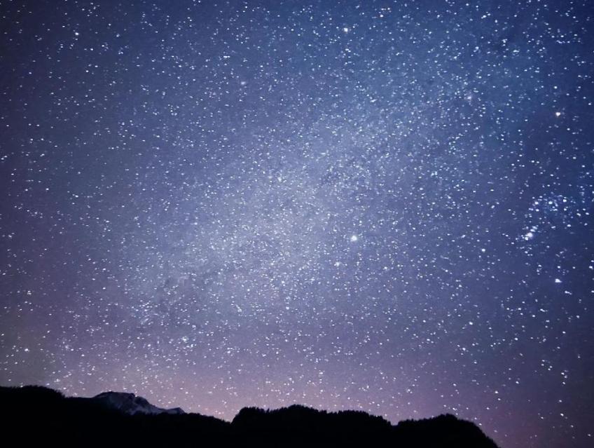人类花了2000年，终于读懂了星星的“宇宙条形码”人类第一次抬头看星星时，