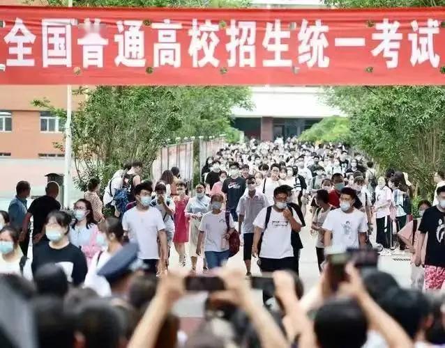 强基计划估计又会被高校玩坏了。今年的强基计划估计会火得不得了。大家都知道提前批对