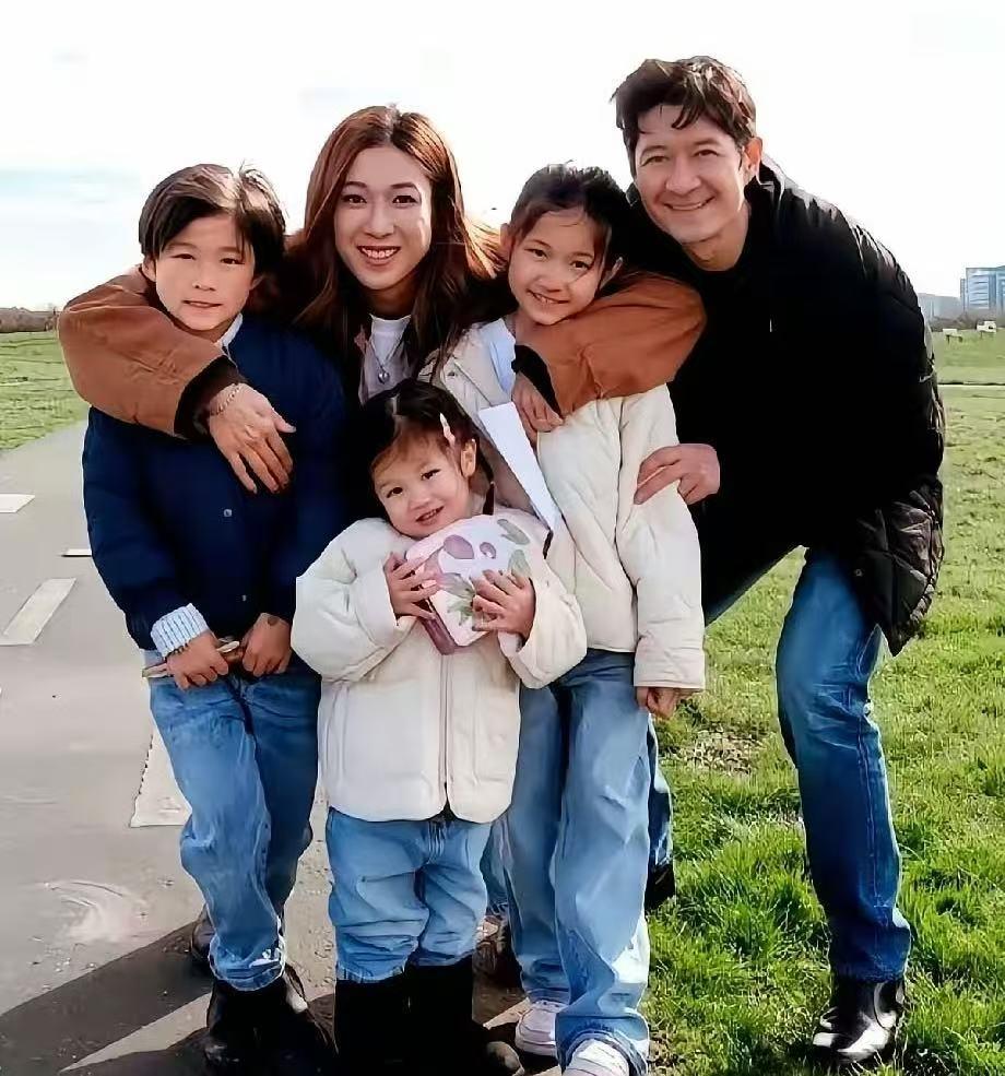 41岁钟嘉欣给所有女明星提了个醒你可以一穷二白，也可以长得丑，但千万要做一个