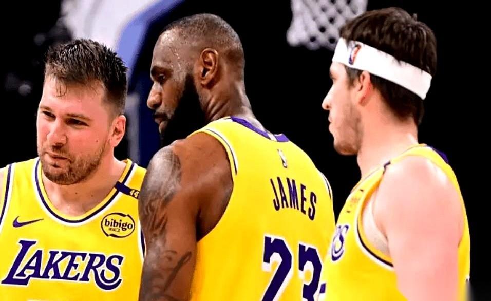 湖人现在哪算个球队啊。说白了，就是一堆悬而未决的合同，加一个“万一呢”的念想。