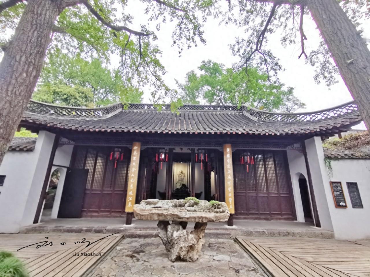 江苏扬州是著名旅游城市，虽地处长江以北，却因深厚的文化印记与风貌，常被人们视作“