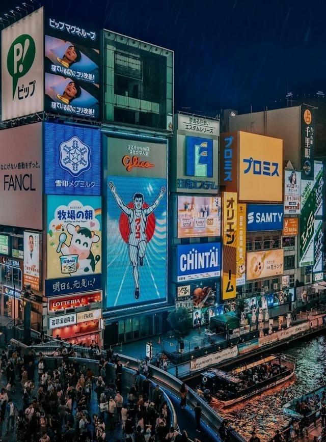 日本那边最近有点不对劲，餐馆、酒店、养老院，跟约好了似的，一片一片地撂倒人。