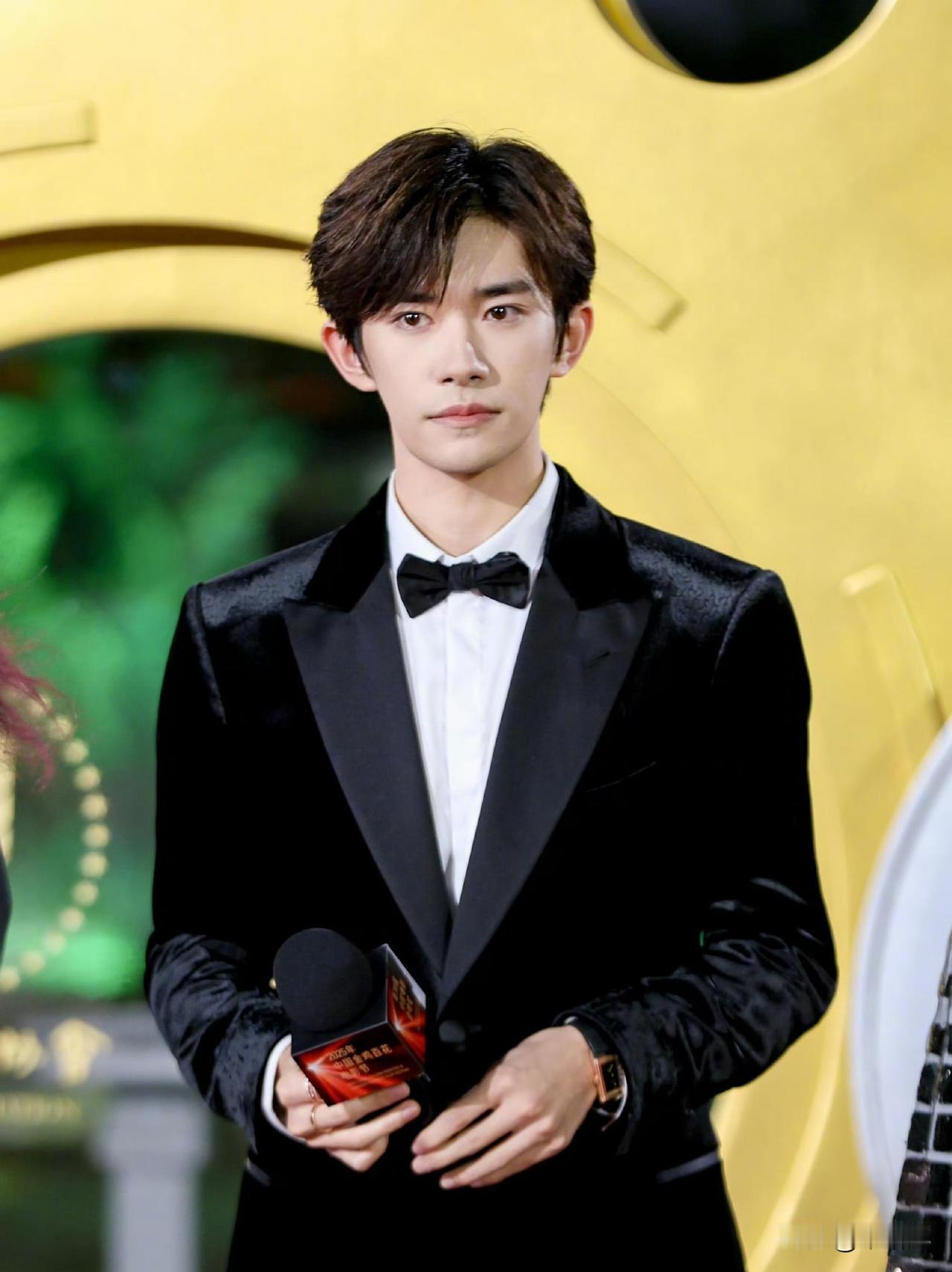 00后拿金鸡影帝？四次提名终圆梦，这小子凭啥干过黄晓明朱一龙？11月15号