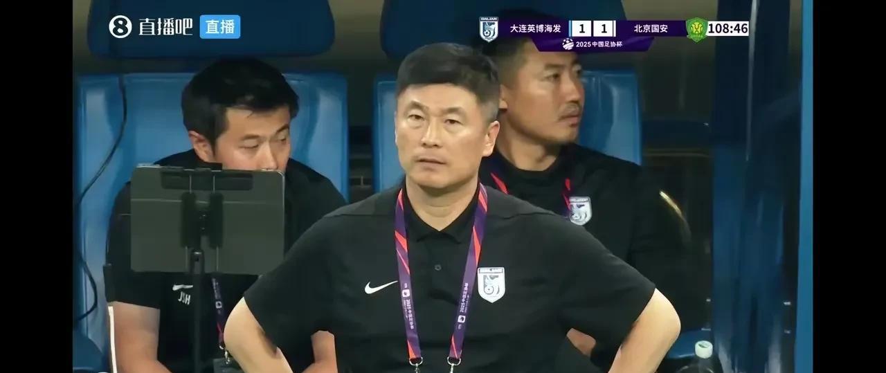 大连英博对北京国安足协杯8强战，李国旭一上来就同塞蒂恩拼刺刀抡大锤，全场全攻全守