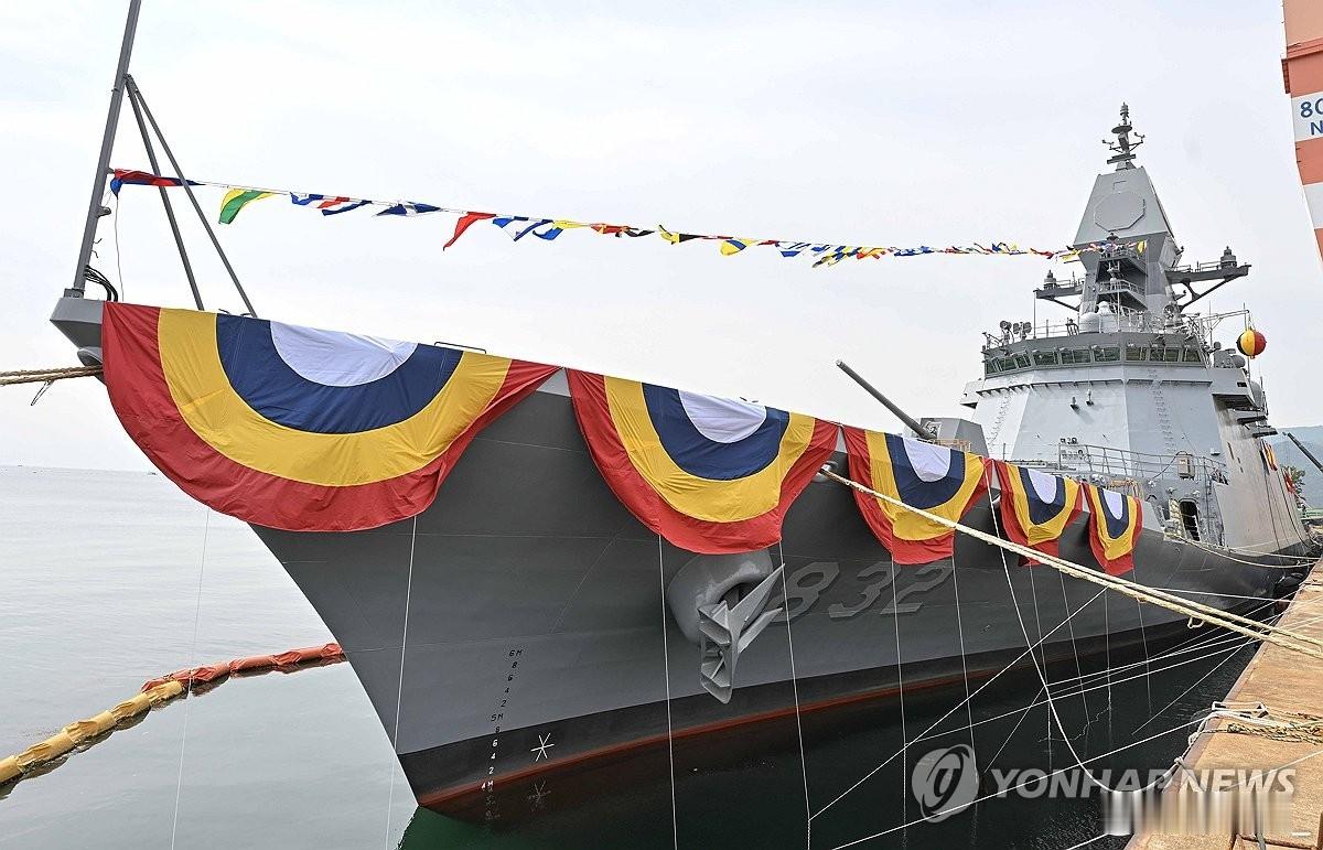 韩国海军“济州”号护卫舰今天下水。“济州”号是蔚山级导弹护卫舰第三批次四号舰，长