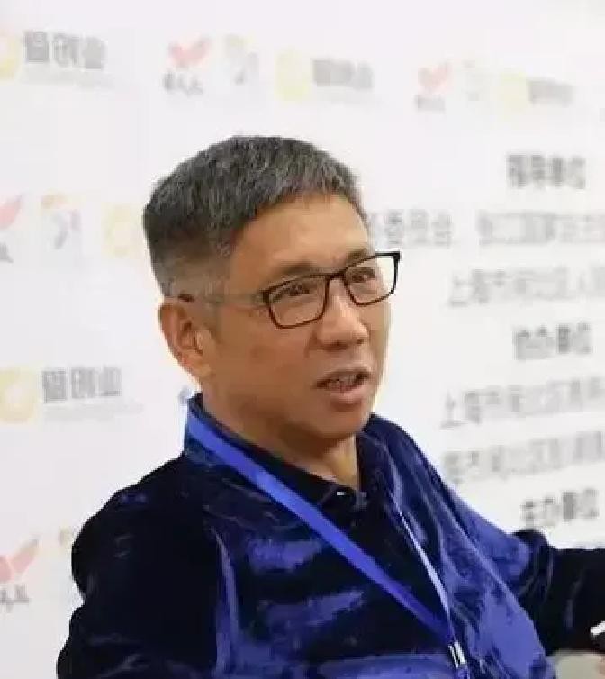 上海首位劳斯莱斯车主如今栽了，掌门人刘海川的核心平台华路集团被法院受理破产清算。说起上世纪上海那些暴