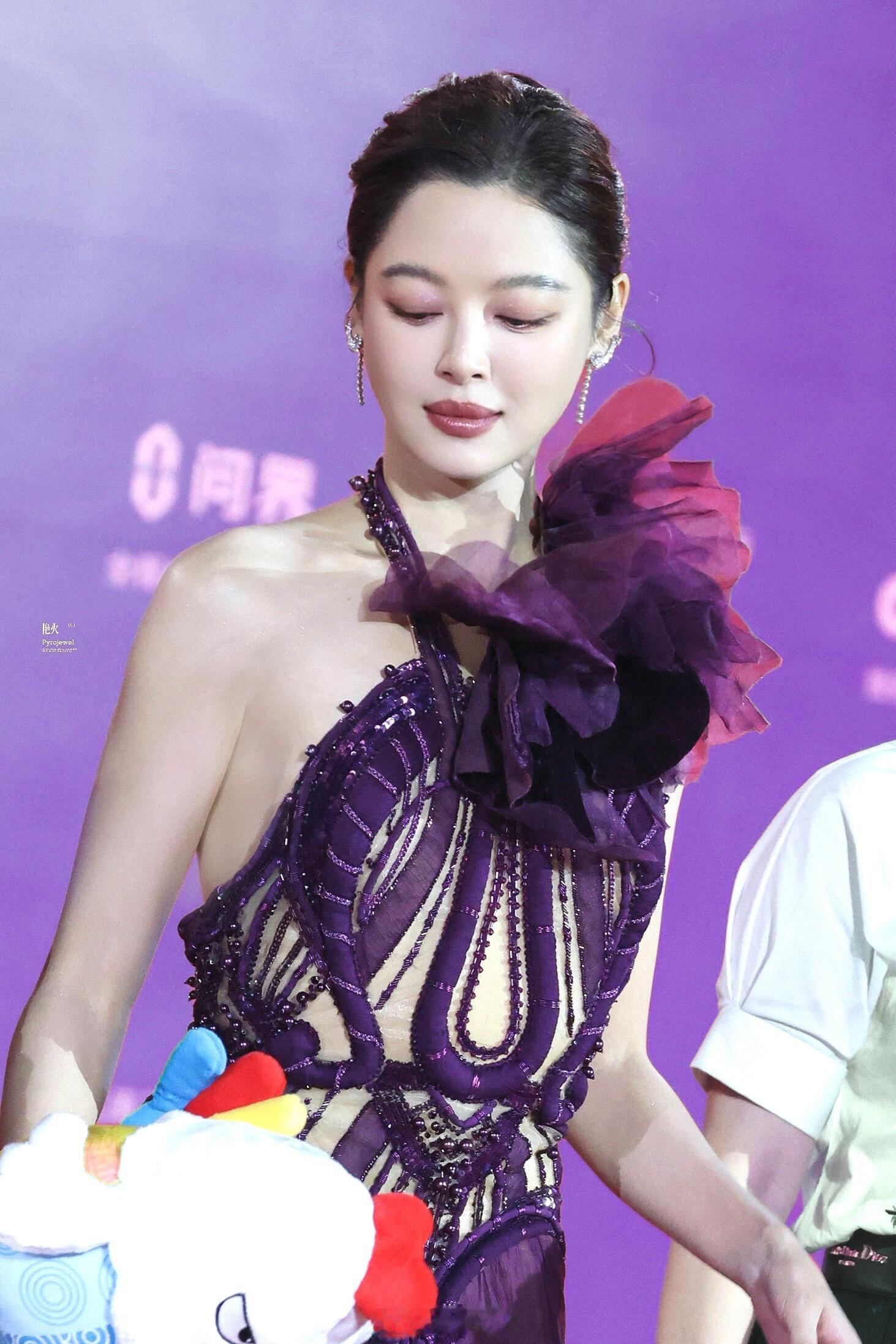 辛芷蕾金鸡奖太美了