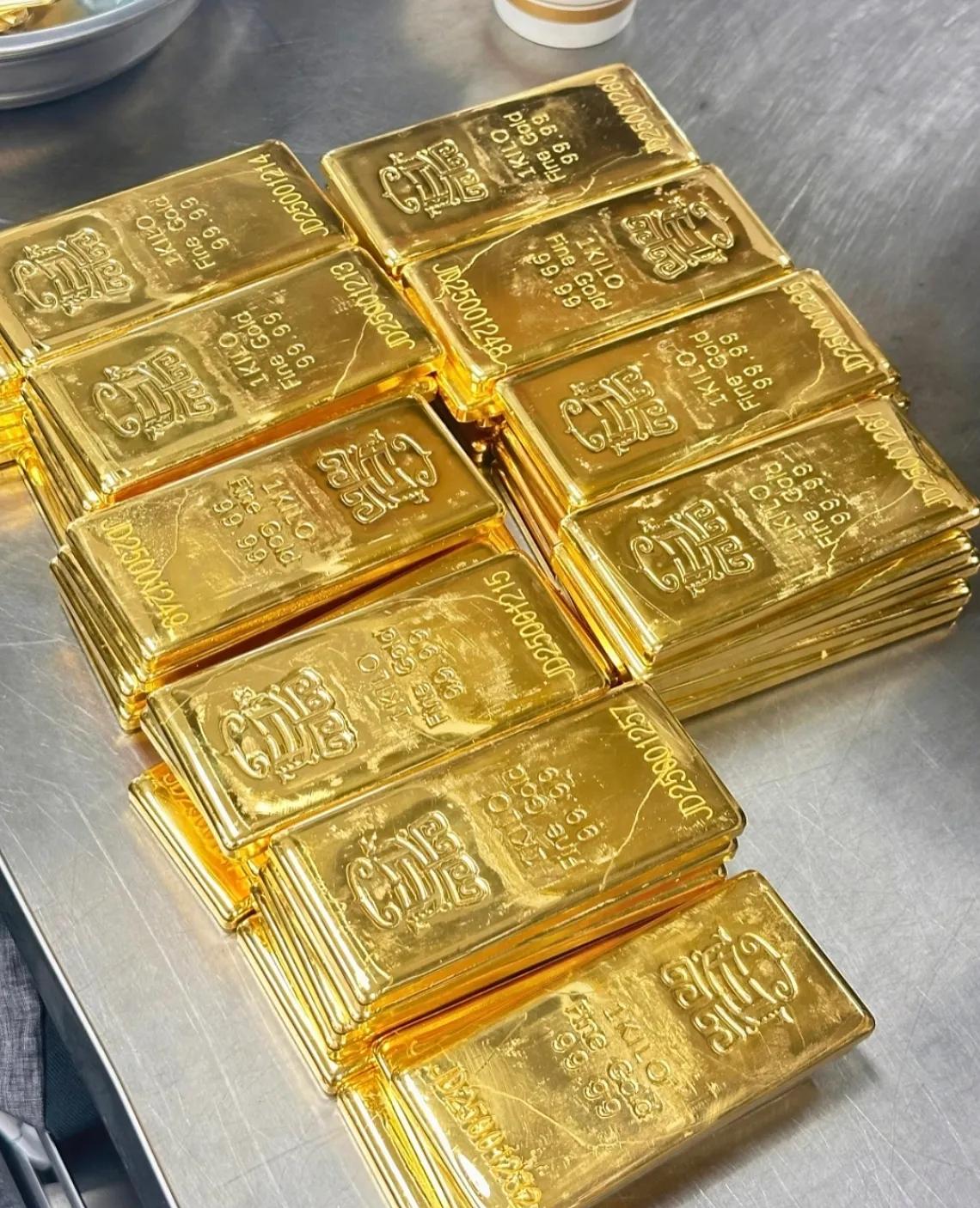 1月15日，手里有黄金的人，赶紧卖了吧，因为2026年的金价走势很有可能就