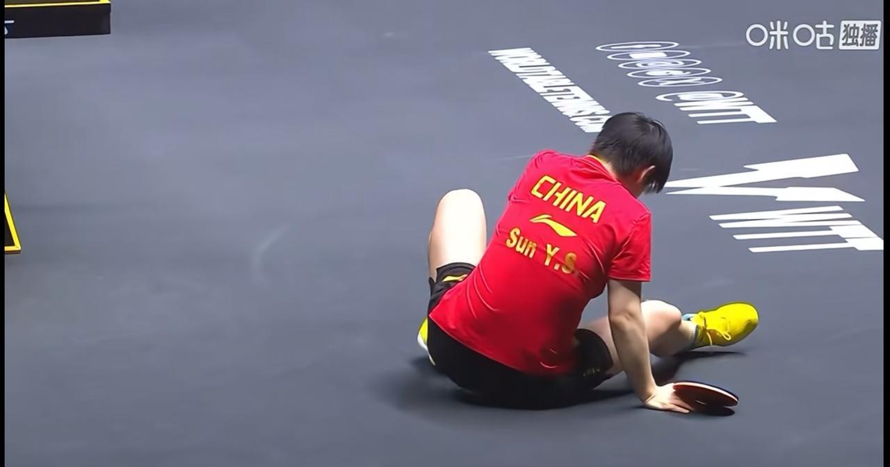 和大迪撕得披头散发、汗流浃背，其实说实话，大角度真的很伤运动员身体的，腰跟腿。