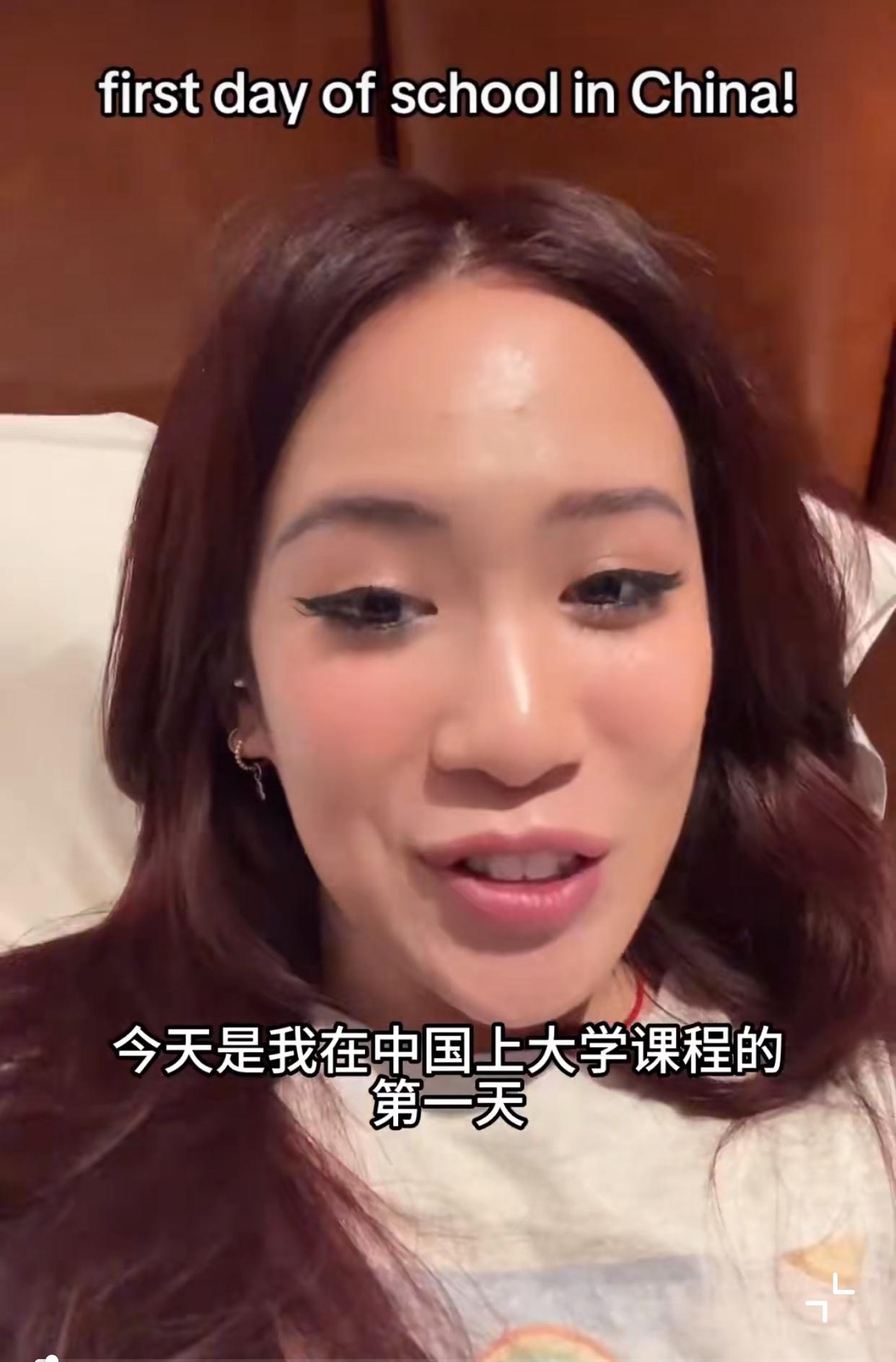 近日，一位外国姑娘说，她在中国上大学课程的第一天，大家正在做自我介绍，轮到一位以