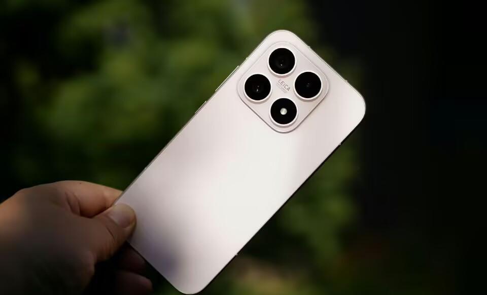 小米太狠了！直降951元小直屏旗舰堆料拉满小屏机续航拉胯、旗舰价高攀不起