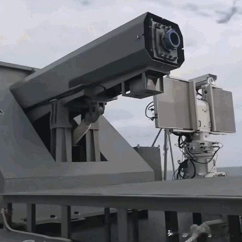 日本刚亮的电磁炮就是场“盲秀”..1月28日防卫省高调放出海试高清视频，“