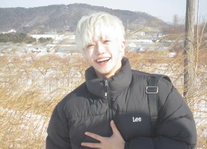 罗渽民白发男神帅的如此轻而易举，出片就像呼吸一样简单