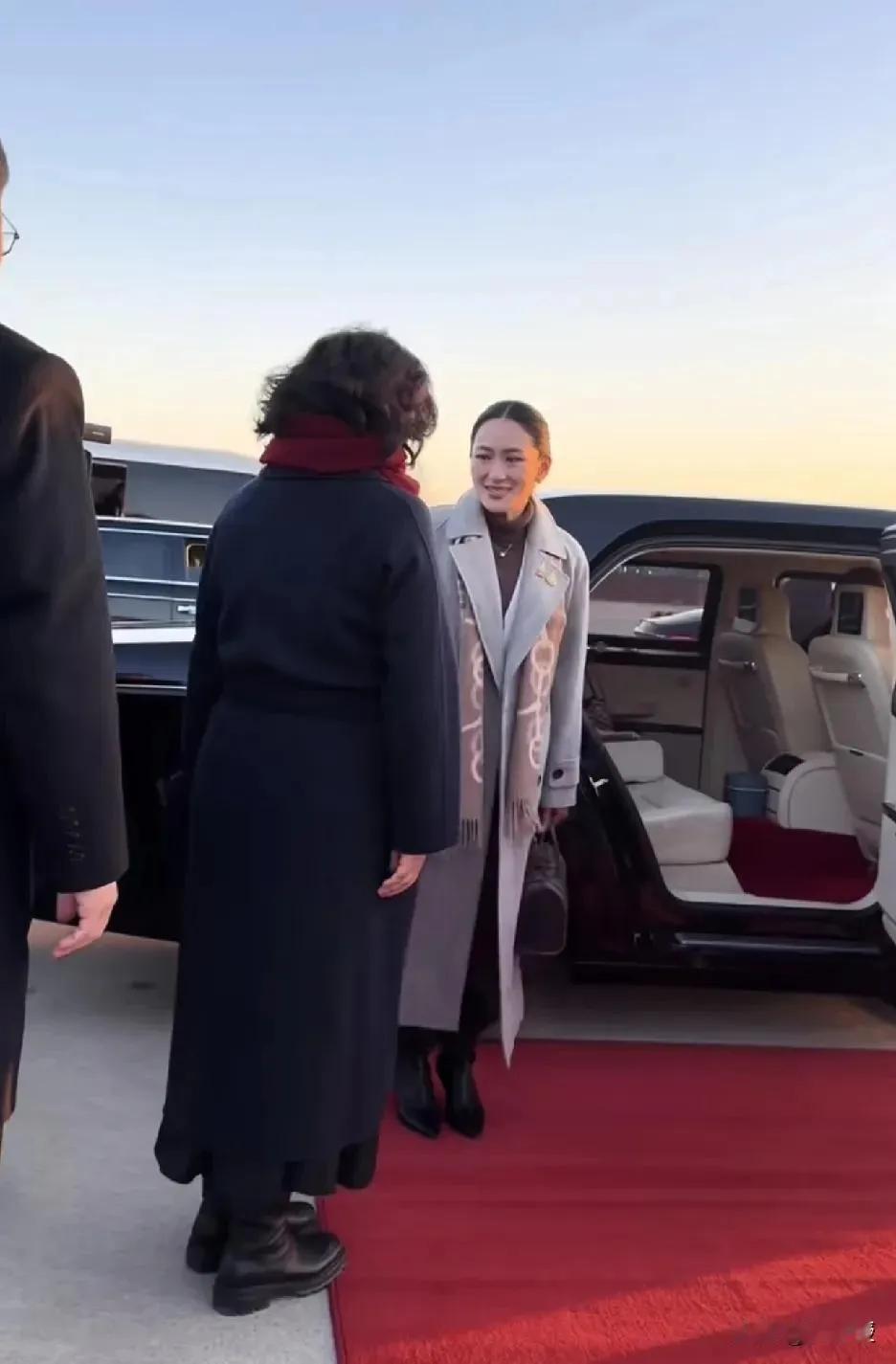 佩通坦卸任总理后，为什么泰国的政客慌了？佩通坦作为他信家族的代表人物，不仅是泰