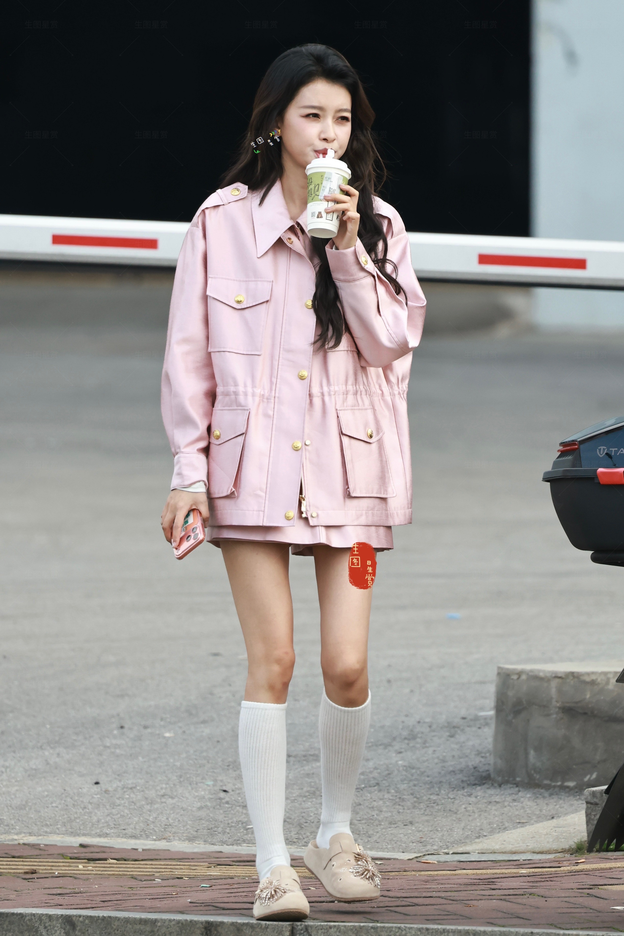 孙怡260401浪姐下班返图腿精美怡，又瘦又长是谁又酸了呢🦵🏻🍋孙怡说我看