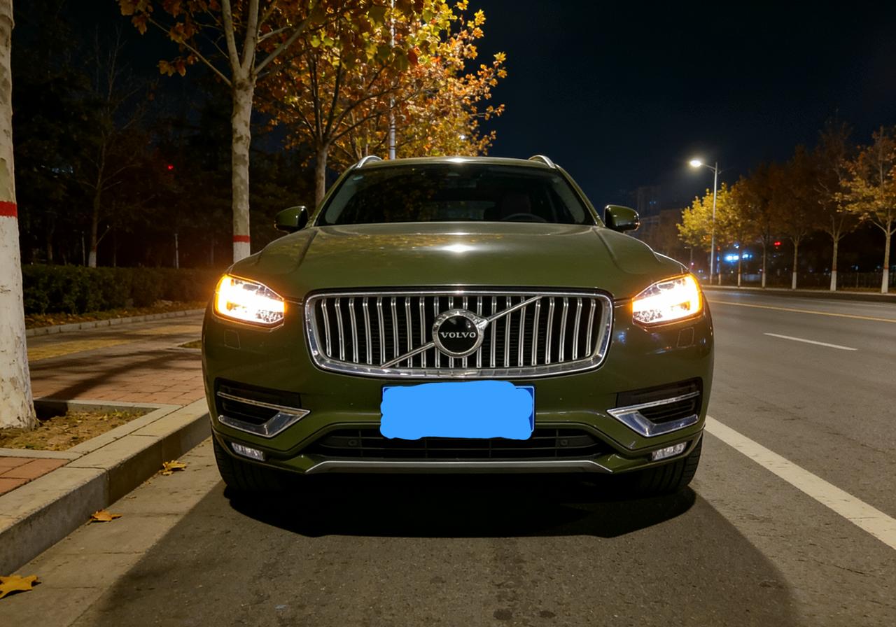 不说别的了，这台车就是主打一个美。因为这台车很难让你看出它的年份是什么样的年份，