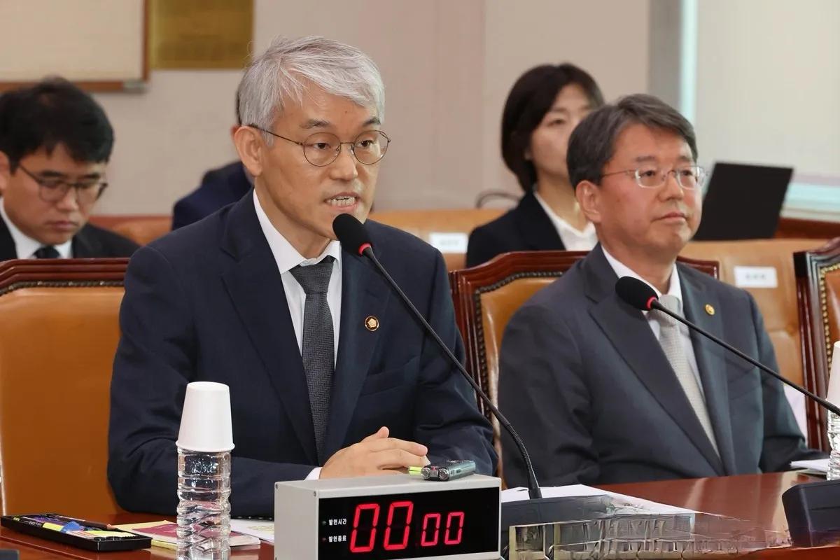 14日国会听证会上，代替大法官出席的行政处处长千大烨就多项焦点问题予以答复：