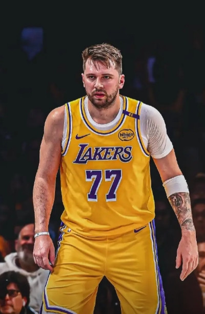 这笔交易算三赢目前的形势看来这笔交易是三赢，独行侠避免了给77超级顶薪，省了不