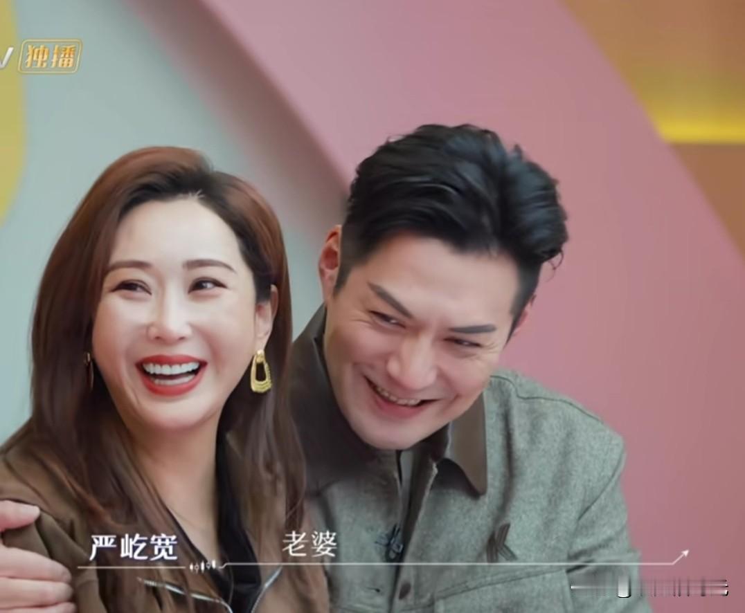 杜若溪这个笑容，确实有些强颜欢笑了，而且她刻意别过头，似乎不想让严屹宽看到她这样