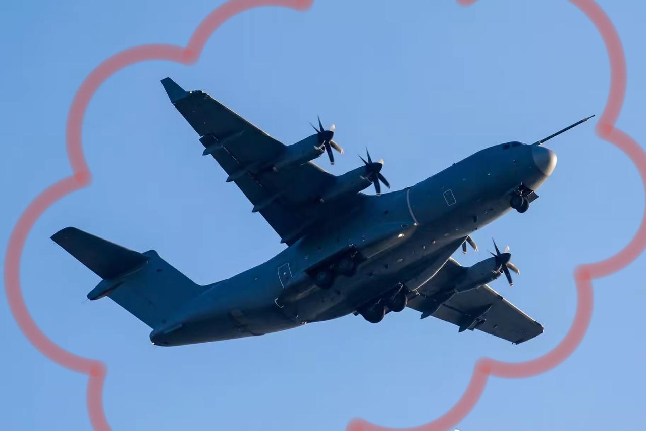 出道即巅峰！编号15001是不是叫运15啊？曾经设计中的中运30呢？直接上了翼梢