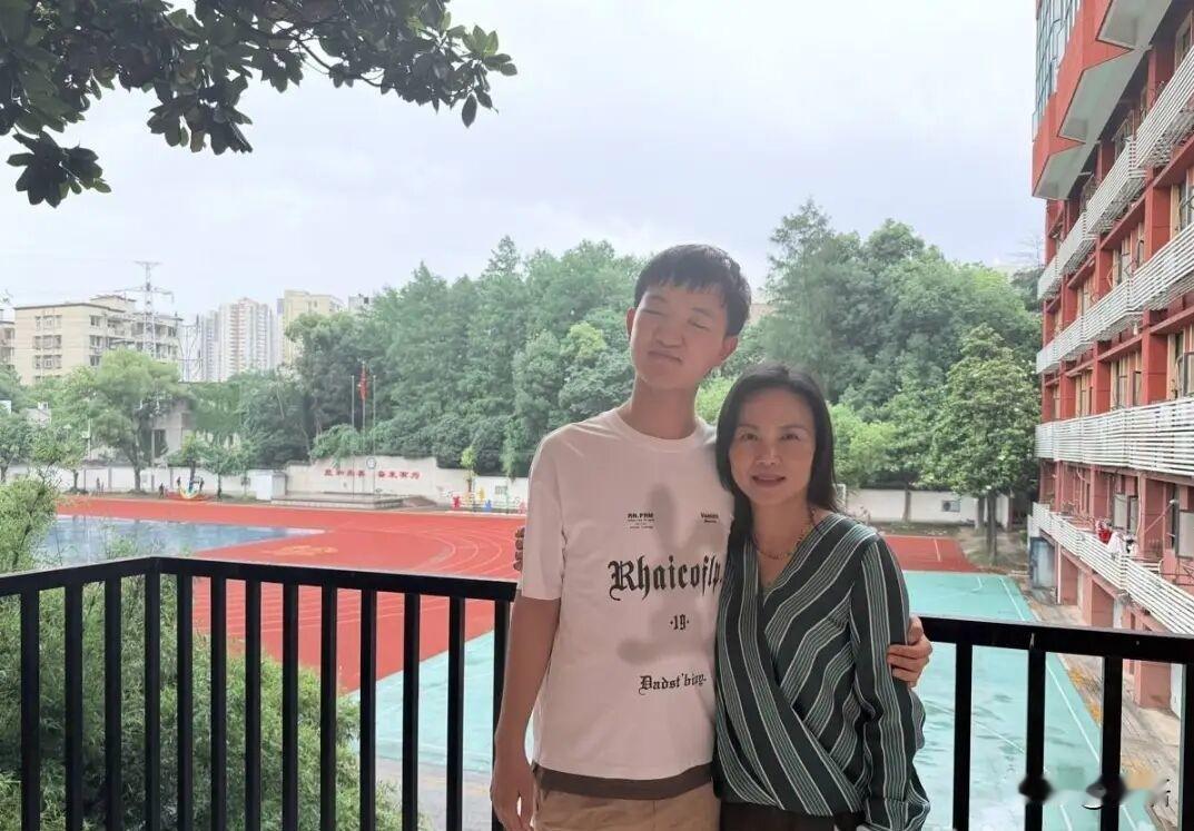“山西挖眼案”受害男孩高考721分，全国同专业第一近日，全国残疾人单考单招考试（