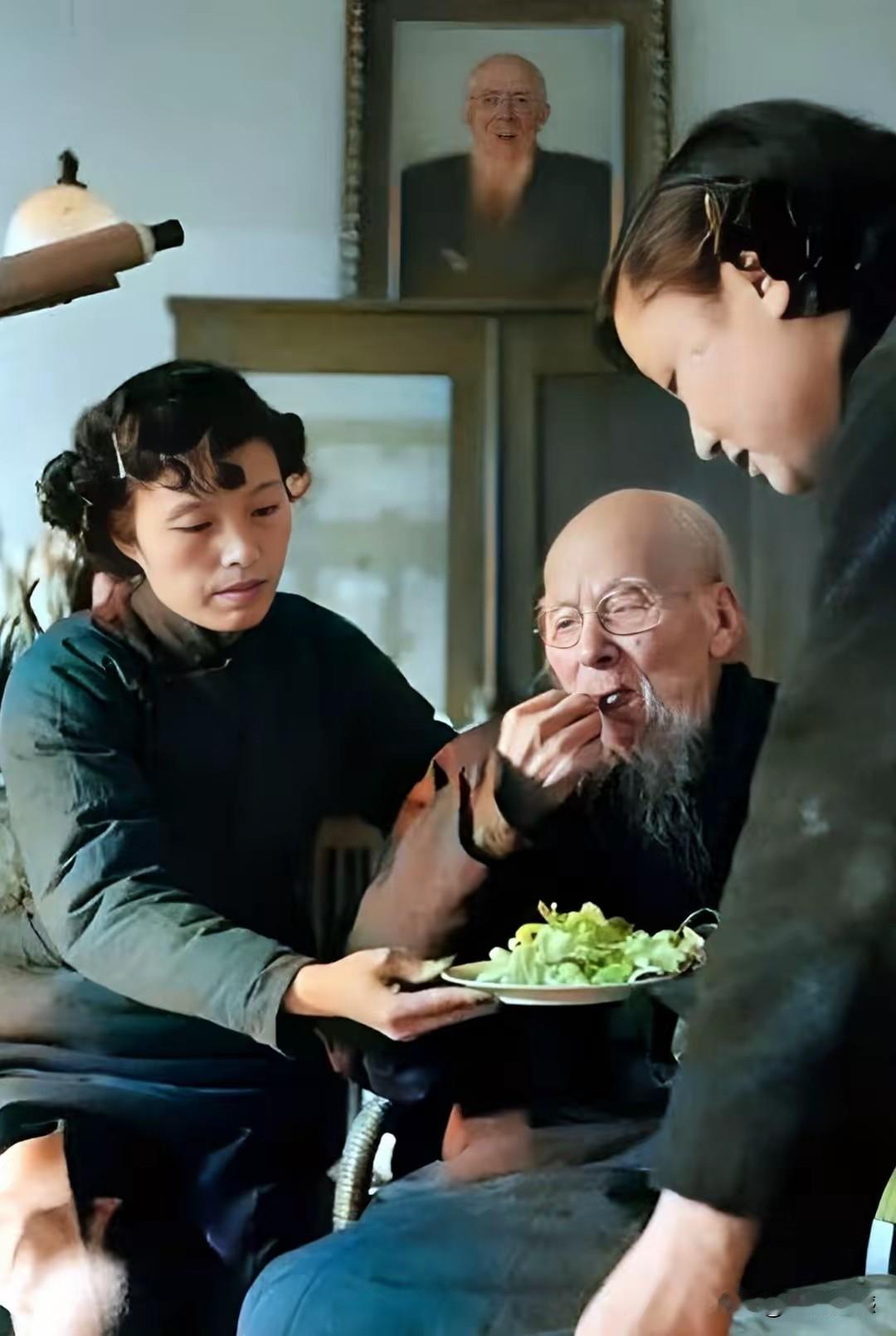 齐白石先生吃的是什么东西？这应该是某种蔬菜，而不是水果，但是蔬菜也没有这么直接就