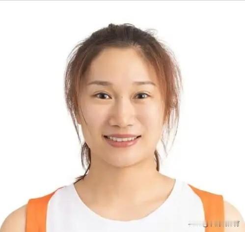 谁能接受这种离谱的职场背锅！27岁的女篮球员邹启佳，直接被中国篮协终身封杀