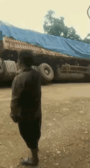 一辆车换回一条命，值了​钱财都是身外之先，有时候得懂的取舍，视频中一