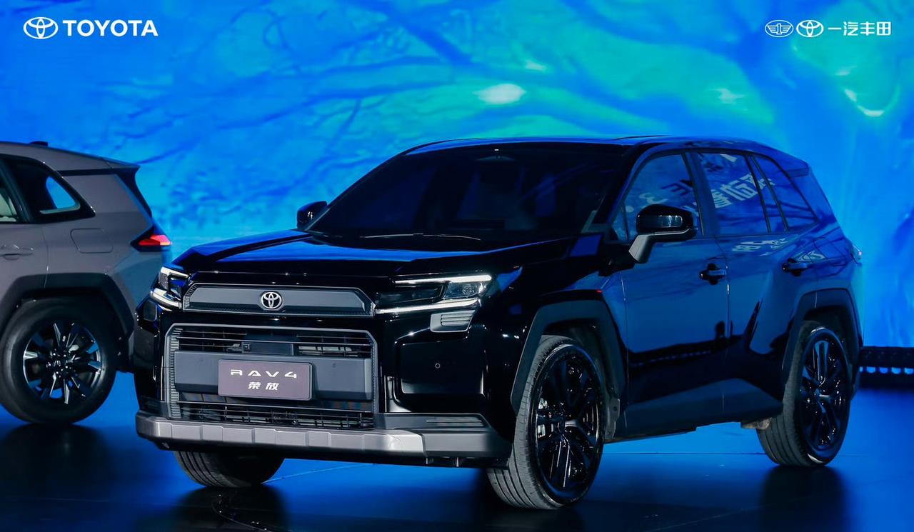 RAV4两款车型都要上市了，一汽丰田的叫荣放，广汽丰田的叫威兰达！很明显这一