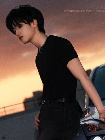 严浩翔怎么穿这样严浩翔六周年演唱会预告照，怎么穿这样，纯纯going我……​