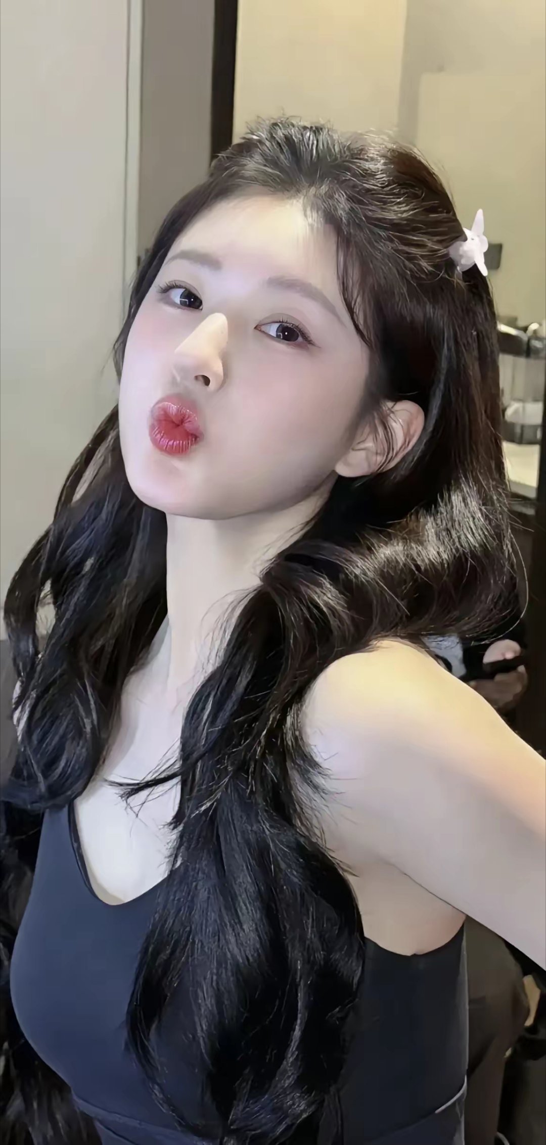 1.赵露思这次是真要回宫了,深度接触了虎鲸娱乐,也就是阿里大文娱,之前改名虎鲸是