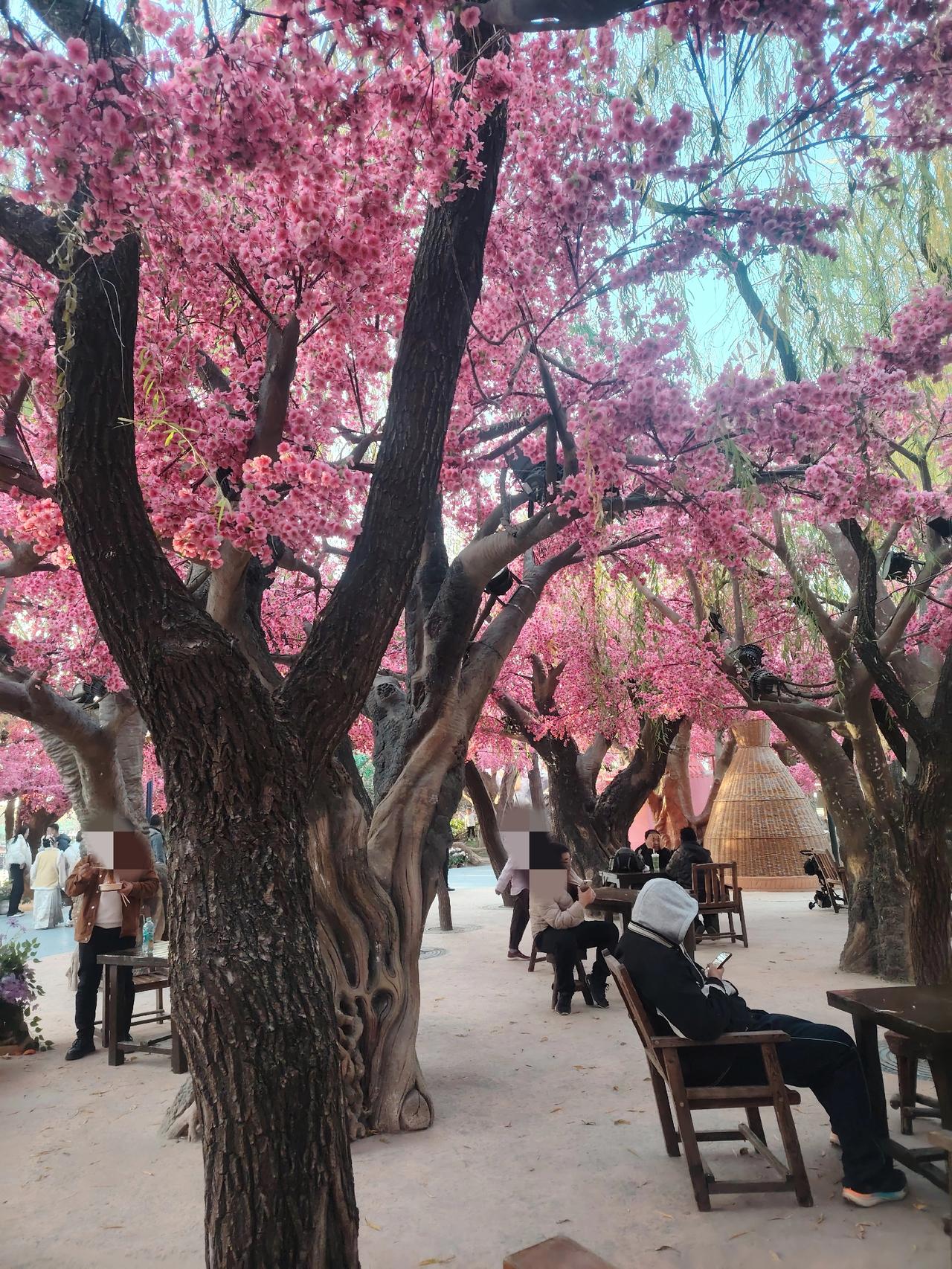 一女子与丈夫吵架，丈夫随口说了一句“滚”，女子便火速的收拾了几件衣服，带着3岁的