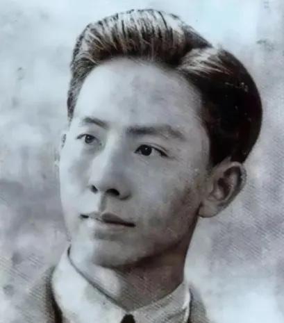 🌞1948年，一位共产党员被捕，为了保命，他主动交代了一份12人的名单。特